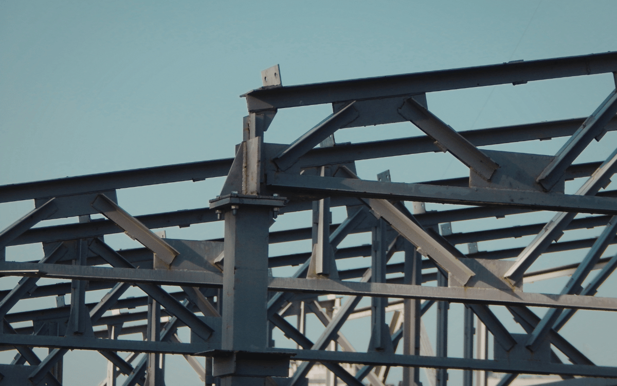 Planificación arquitectónica de nave industrial eficiente y sostenible